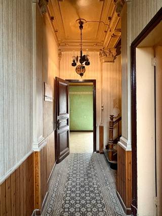 Halfopen herenhuis te koop in Kooigem op 1.382 m² grondIn het charmante Kooigem bevindt zich deze ruime halfopen woning op een perceel van maar...