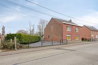 enaken: te renoveren woning te koop in KortenakenBent u op zoek naar een woning die u volledig naar eigen smaak kan renoveren?Dan is deze woning in...