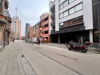 Vlakbij het bruisende centrum van Leuven, bieden wij u deze ondergrondse autostaanplaats  te huur aan.Deze ondergrondse en afgelijnde parking is...