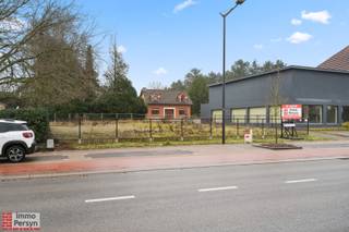 Ben je op zoek naar de perfecte plek om jouw eigentijdse droomwoning vorm te geven?<br />Deze prachtige bouwgrond aan de Staatsbaan in Bekkevoort beschikt over een royale perceeloppervlakte van 1.207 m².<br />De ligging combineert een vlotte bereikbaarheid met de nodige ruimte om te ontspannen. Dankzij de strategische uitvalswegen ben je in een mum van tijd op weg naar je werk of het stadscentrum, terwijl je op je eigen perceel geniet van een heerlijk grote tuin.<br /><br />Het grote voordeel van een nieuwbouw op dit terrein is dat je vanaf de basis kunt inzetten op de allernieuwste normen inzake energiezuinigheid. Je bouwt een duurzame, toekomstbestendige woning met een optimaal binnenklimaat en minimale energiekosten. <br /><br />Heb je interesse in deze bouwgrond?<br />Maak vandaag nog je afspraak!<br />Mail naar info@immopersyn.be of bel 013 444 008.<br />