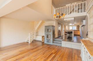 Moderne stadswoning mét parking in het centrum van Heist, op korte afstand van het strand. In slechts enkele minuten, via het mooie...