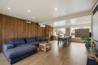 Deze ruime instapklare woning met ruime garage en zonnige tuin ligt op een rustige ligging in Houthulst.<br /><br /><span>De woning is als volgt ingedeeld:</span><br /><span>Gelijkvloerse verdieping: oprit voor meerdere wagens, ruime inkomhal, leefruimte met zicht op de tuin, grote berging/ wasplaats, apart toilet, geïnstalleerde keuken, zonnige tuin, 14 zonnepanelen en een garage van +- 60m2.<br />Eerste verdieping: 4 slaapkamers, 5e kamer mogelijk en een badkamer (dubbele lavabo, inloopdouche en toilet 2).<br /></span><br /><span>De woning beschikt ook over een ruime oprit voor meerdere wagens, 14 zonnepanelen en laadpaal (conform gekeurd), airco en een conforme elektriciteit.</span><br /><br /><span>PLUSPUNTEN:</span><br /><span>- ZEER RUSTIG GELEGEN</span><br /><span>- GARAGE +- 60M2</span><br /><span>- MOGELIJKHEID TOT 5 KAMERS<br /></span>- ZONNIGE TUIN<br />- EPC LABEL A