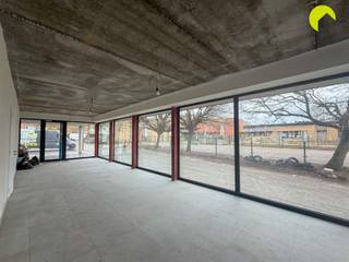 Commercial ground floor in a very convenient location in Wilrijk!All major access roads, daily shops and public transport are in the immediate...