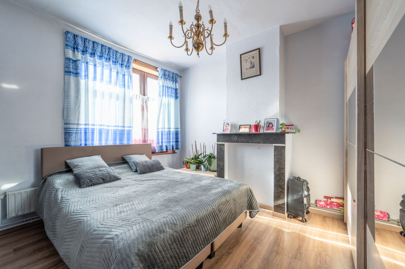 Ruime woning met atelier (65m²) en commerciële mogelijkheid in centrum Sint-Kruis - foto 2