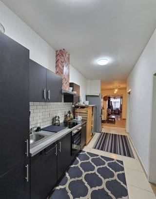 Woning ingedeeld in 3 appartementen De woning is zeer centraal gelegen vlakbij Bouckenborgpark en op wandelafstand van openbaar vervoer, winkels en...