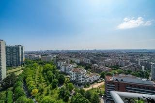 Infos : bruxelles.ouest@weinvest.be ou 02 315 77 22 | Gelegen op de 22ste verdieping van een perfect onderhouden gebouw, biedt dit...