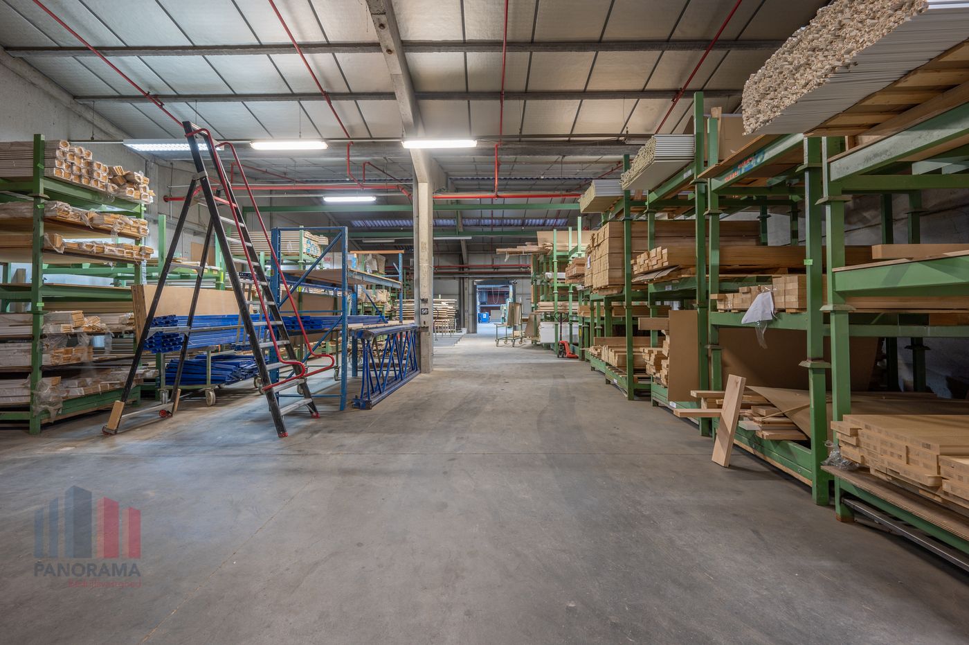 Polyvalent bedrijfsgebouw met magazijn/kantoren/showroom nabij de E17 - foto 4