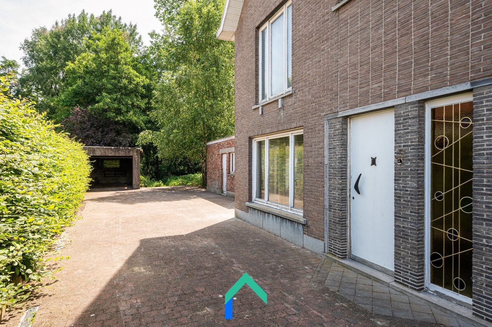 Te renoveren woning op ruim perceel met magazijn in Wetteren - foto 3