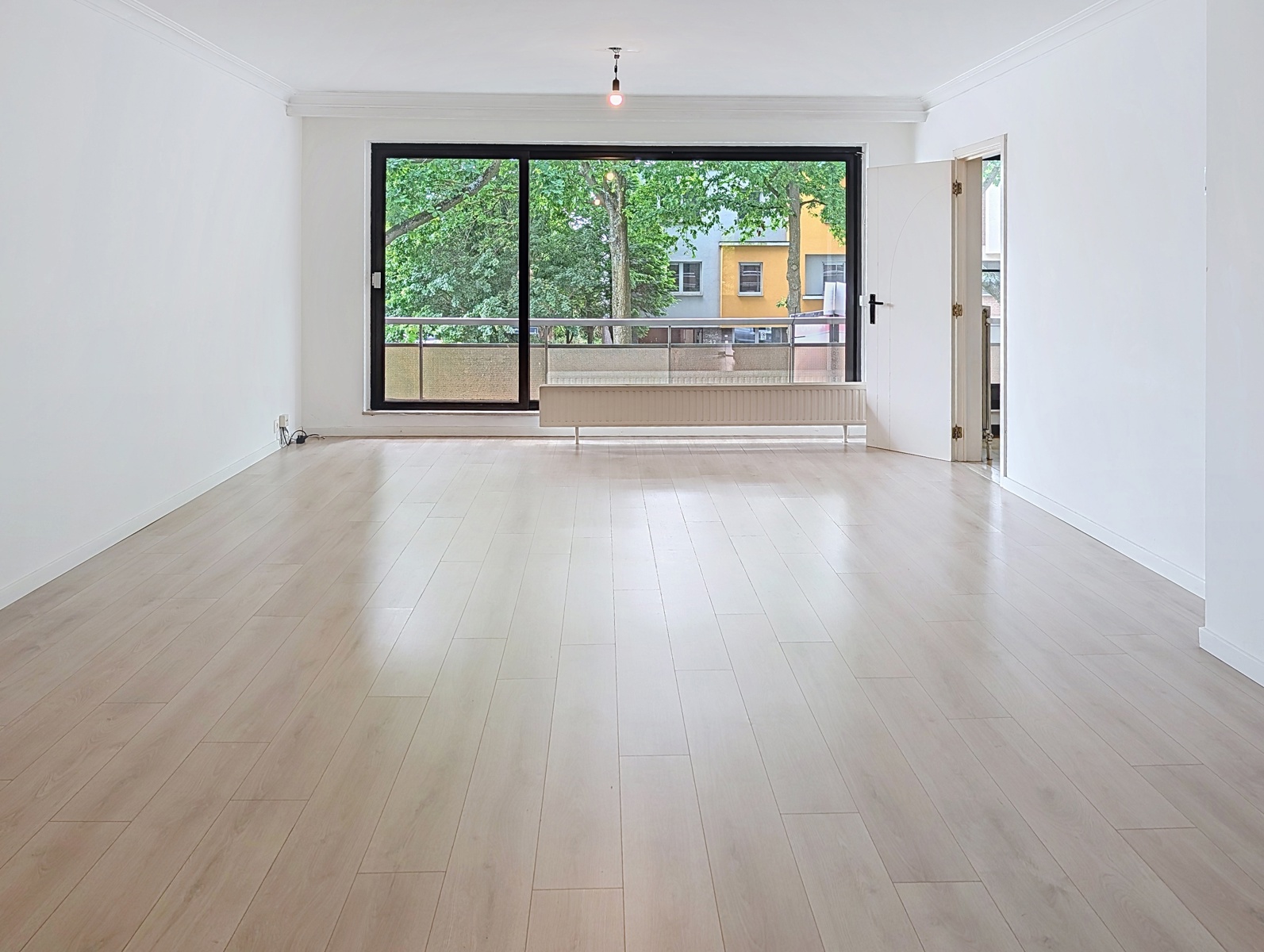 RUIM APPARTEMENT MET PRIVATE TUIN IN MORTSEL - foto 4