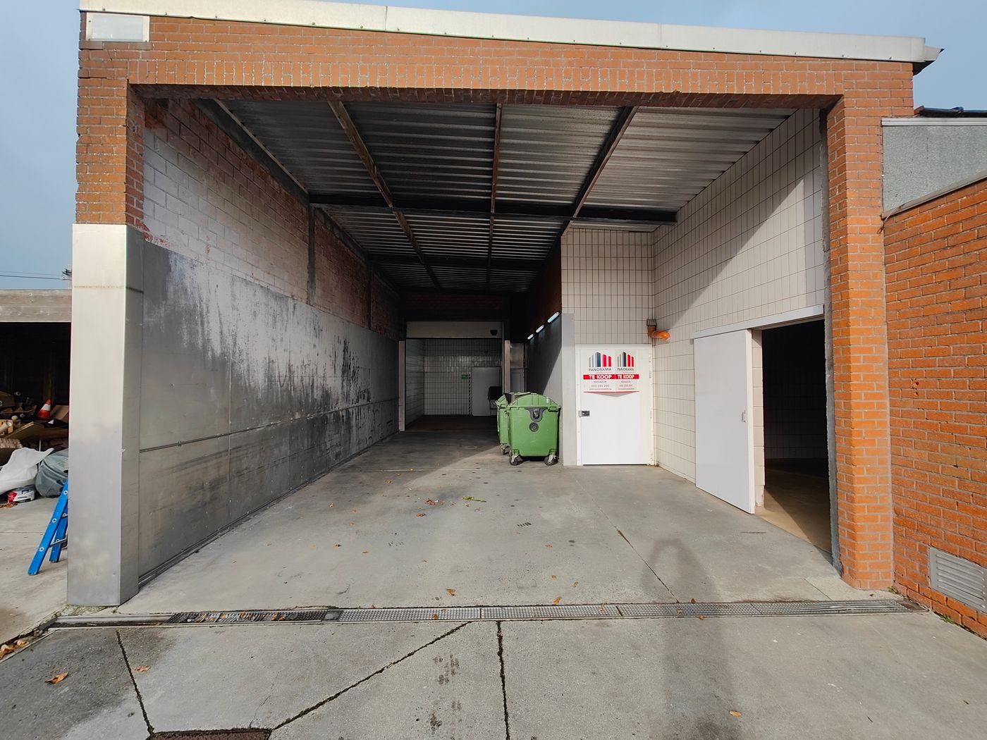 Bedrijfsgebouw van +/- 875 m² te koop op een perceel van 1.696 m² – centraal gelegen met veel mogelijkheden - foto 3