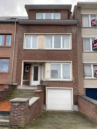 Deze eengezinswoning met 4 slpkms gunstig gelegen in een mooie rustige groene omgeving.Op wandelafstand van het station van Leuven en het centrum,...