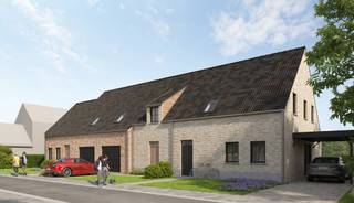 Ontdek deze charmante, nieuwe woningen in het pittoreske Damme-Sijsele. Je woont er in een rustige, landelijke straat in de buurt van winkels en scholen (basisschool op 1,6 km) en dit op een kwartiertje rijden van Brugge. Verken de natuur tijdens heerlijke wandel- en fietstochten in de buurt: in o.a. het Ryckevelde Bos, de Schobbejakshoogte en langs de Damse Vaart. Deze locatie biedt het beste van twee werelden: een rustige woonomgeving gecombineerd met een vlotte toegang tot alle voorzieningen.
Dit nieuwbouwproject bestaat uit drie geschakelde, landelijke woningen met de volgende indeling: een inkomhal met toilet, een woon- en eetkamer met veel lichtinval, aansluitend een open keuken, een berging, een garage en/of carport, 3 of 4 slaapkamers, een badkamer, een afzonderlijk toilet boven en een zolderberging. In de tuin wordt het volop genieten.
Kies zelf de afwerkingsmaterialen voor keuken, badkamer, vloeren en binnendeuren, reeds inbegrepen in de prijs. Zo kan je jouw nieuwe woning volledig naar eigen smaak inrichten. Met een warmtepomp, vloerverwarming en zonnepanelen geniet je van een energiezuinige woning met een laag energiepeil (E10). Dit zorgt ervoor dat jouw toekomstige energiekosten laag blijven. Neem contact op voor meer informatie of een afspraak.