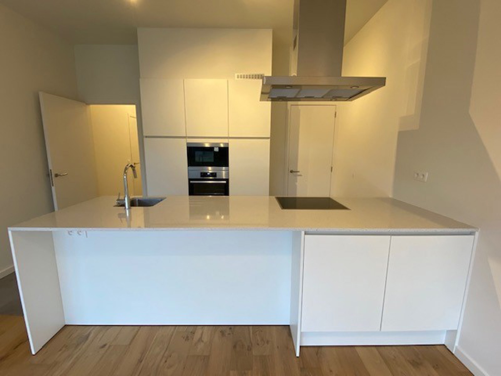 Comfortabel en lichtrijk gelijkvloers appartement - foto 4