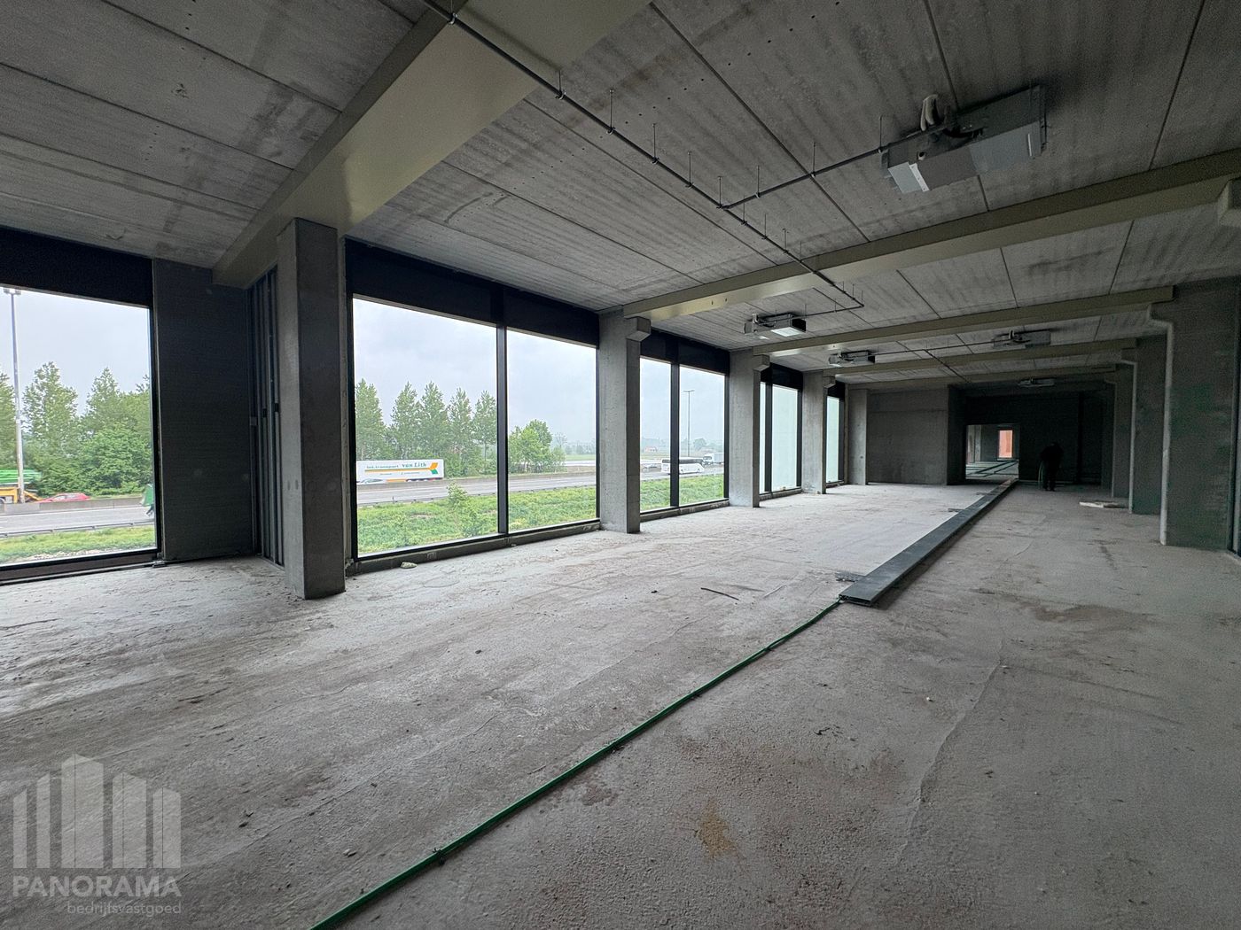 Uitstekend gelegen kantoor van 478 m² met visibiliteit op E17 - foto 5