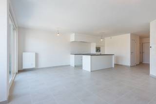 Ruim appartement (94 m² bewoonbare oppervlakte) te koop in de recente residentie Cara (bouwjaar 2014). Dit gebouw geniet een centrale en...