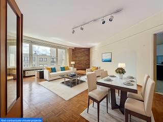 Ruim appartement met potentieel op toplocatie!Ben je op zoek naar een zeer ruim appartement met mogelijkheden? Dan is dit jouw kans!In een ruim maar...