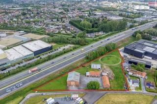 Industrial land for sale of approximately 9,005m² located along the E403 motorway in Izegem with a width along the highway of +/- 200 m.Plot...