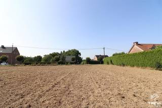 Superbe terrain de 8.364 m² avec vue dégagée sur la campagne environnanteSitué dans un environnement campagnard et tranquille, il constitue un lieu...