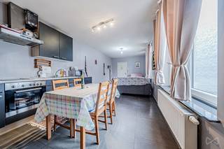 We Invest Liège vous propose cet appartement d’environ 50 m² situé au deuxième étage d’un immeuble en très bon état. Il se compose d’un...