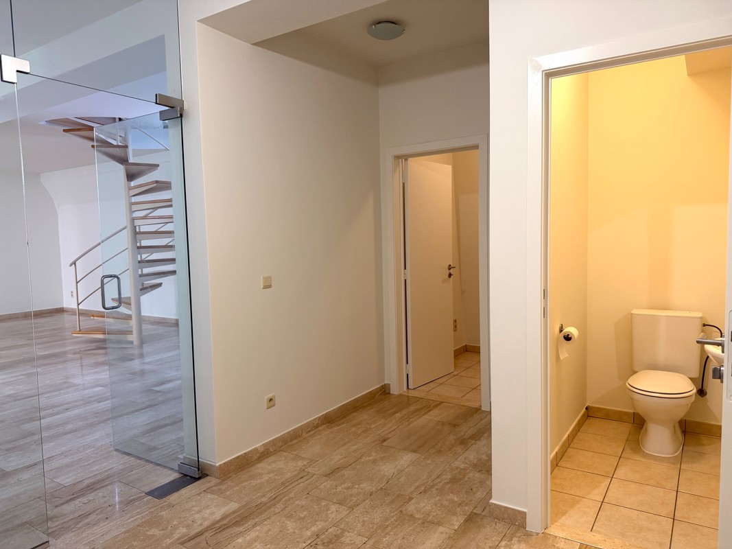 Instapklaar triplexappartement met 3 slaapkamers in hartje Hoogstraten. - foto 4