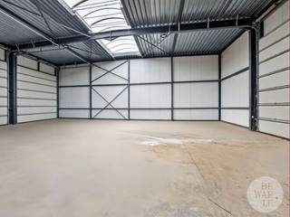 Are you looking for the perfect real estate investment that combines a large-scale industrial zone with the flexibility to create fully customized living? This impressive complex at Europark in Lanaken is the ideal solution for the ambitious entrepreneur who wants to bring work and private life together in a strategic location. This exceptional plot, which was built in 2016, covers no less than 52a 39ca and thus offers a rare combination of functionality and tranquility.The complex consists of a spacious industrial warehouse and an adjoining shell house. The warehouse is suitable for large industry and has an area of 432 m². Thanks to an impressive 7-metre clear height and three spacious sectional doors, smooth logistics and access for large vehicles are guaranteed. The building will be delivered completely empty and tidy, ready for immediate business activities. Adjoining is a 150 m² hull house. This residential area is already wind and watertight and has a separate front door, a direct connection to the warehouse and access to the spacious ground. Since there are no interior walls yet, this 150m² offers the buyer the unique opportunity to design and create the layout and all finishes entirely according to their own taste and wishes. The location of this building is an absolute asset: strategic at Europark, near the Dutch border, with a fast connection to both Belgian and Dutch motorways.