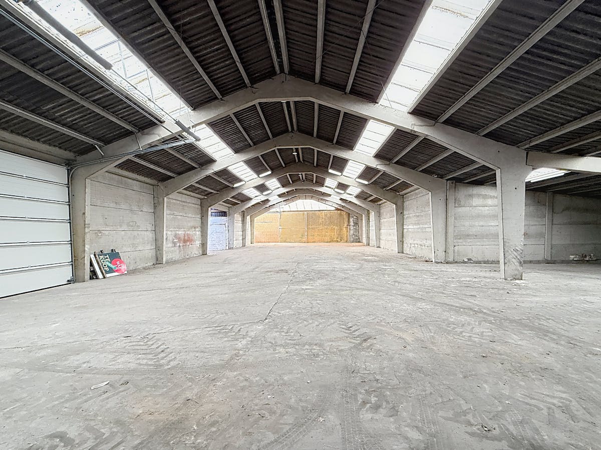 Entrepôt d'environ 845 m² à louer près de Furnes. - photo 3