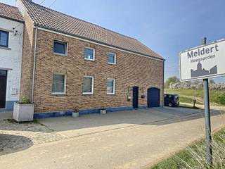 TE HUUR: RUIME LANDELIJKE WONING IN MELDERT (HOEGAARDEN)Deze charmante, landelijke woning met vier slaapkamers is gelegen in het rustige Meldert...