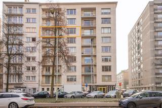 <p><span>Residentieel gelegen appartement met een schitterende bew. opp. van ca 220 m²  aan de Prins Albertlei (verd6) nabij de zuidelijke invalswegen. Riante leef-en eetruimte met weids zicht over het Prins Albertpark. Ingerichte keuken met eethoek en aansluitend terras. Drie ruime en volwaardige slkm (tussen 15 en 20m² groot) , riante masterbedroom met eigen badkamer. De 2de badkamer is uitgerust met een hoekbad en wc. Aparte wasplaats. Appartement is volledig afgewerkt op natuursteen en heeft airconditioning en een ondergrondse berging. </span></p><p><span>Mogelijkheid om achter de hoek een dubbele garagebox met automatische poort aan te kopen aan 50.000€. </span></p>
