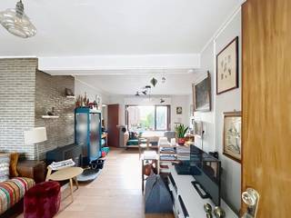 Indeling:Gelijkvloers:- inkom- lichtrijke leefruimte met zit- en eethoek- keuken uitgerust met oven, kookplaat, dampak, koelkast en...