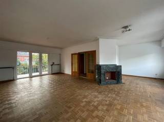 In de aangename en autoluwe woonwijk Steenakker vinden we deze uiterst ruime, instapklare woning met 4 slaapkamers, inpandige garage en...