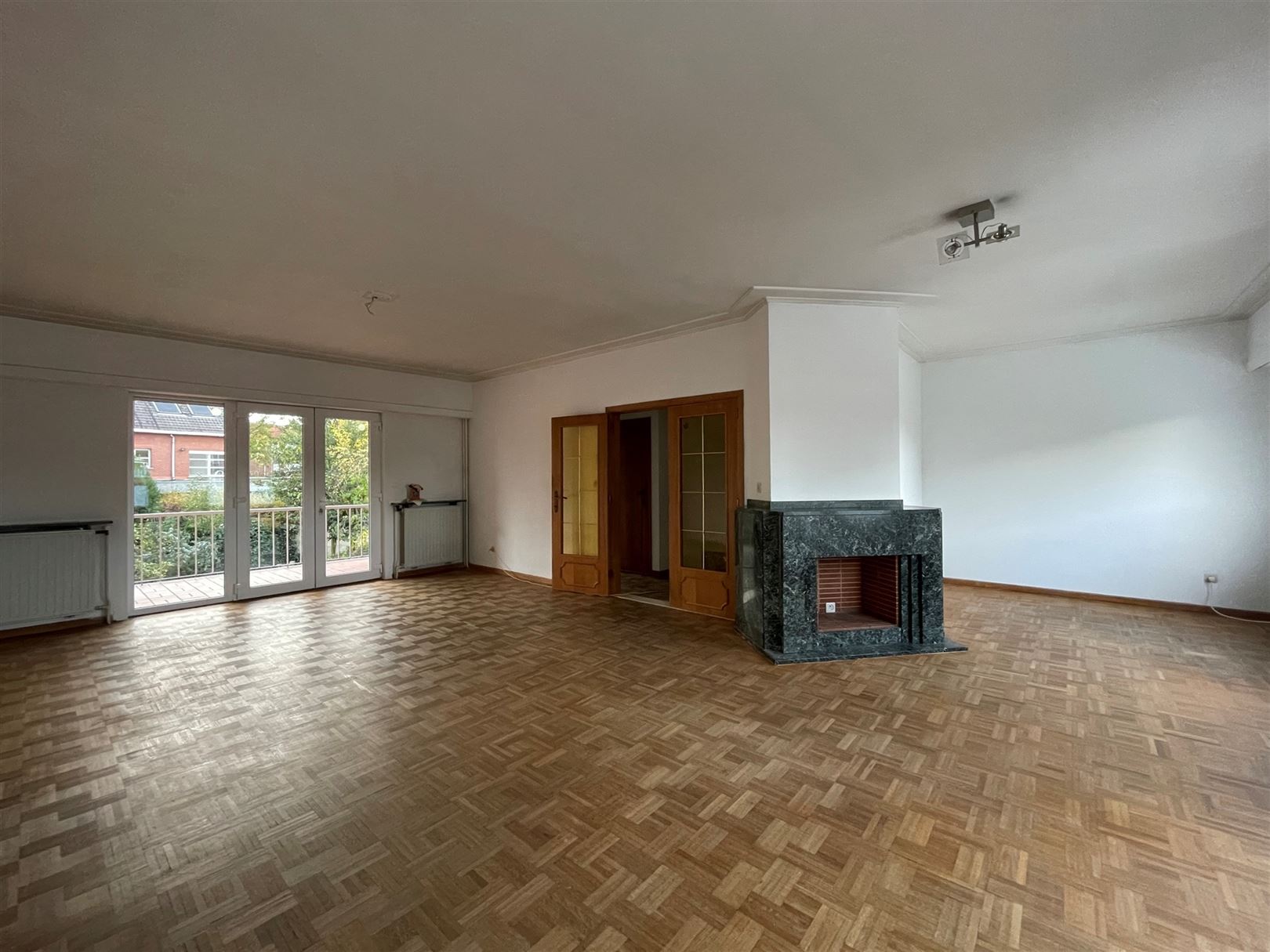  Ruime woning met 4 slaapkamers, inpandige garage en tuin - foto 1