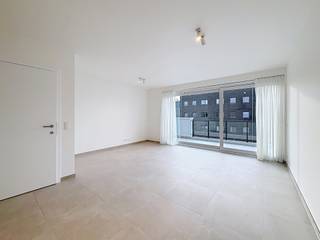 LiggingDit nieuwbouwappartement is gelegen in een moderne residentie in Oostakker, op een rustige locatie met zicht op groen. Tegelijk geniet u van...