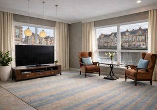 Dit gelijkvloerse appartement onderscheidt zich door een woonoppervlakte die vandaag nog zelden te vinden is. Ideaal voor zowel een gezin als...