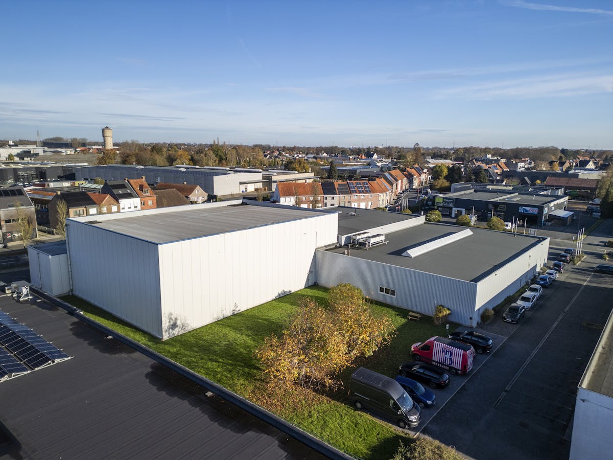 Société immobilière avec bâtiment commercial loué à vendre à Kuurne - photo 5
