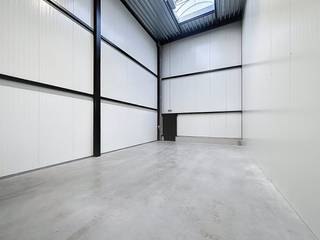 Nieuwbouwmagazijn van ca. 72 m² met kantoor van ca. 19 m² te huur in Wevelgem. Inclusief 2 staanplaatsen.Het project bestaat uit 6...