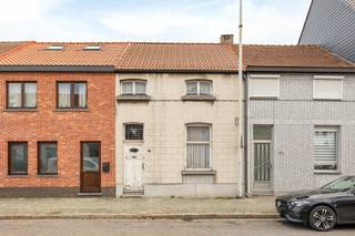 BINNEN FOTO’S OP AANVRAAGHet betreft een volledig te renoveren woning.Binnen foto’s zijn eenvoudig te verkrijgen via een aanvraag per mail naar...