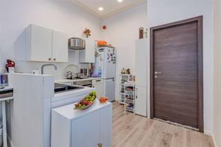 Gerenoveerde kangoeroe-woning met 5 slaapkamers en 3 badkamers te koop in Antwerpen! Gelegen op slechts enkele minuten wandelen van het centrum van...