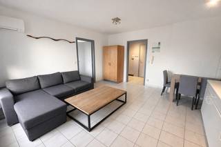 Dit gezellig appartement met terrasje, op de 2de verdieping van een rustige residentie, is gelegen nabij het centrum van Torhout.Het appartement...