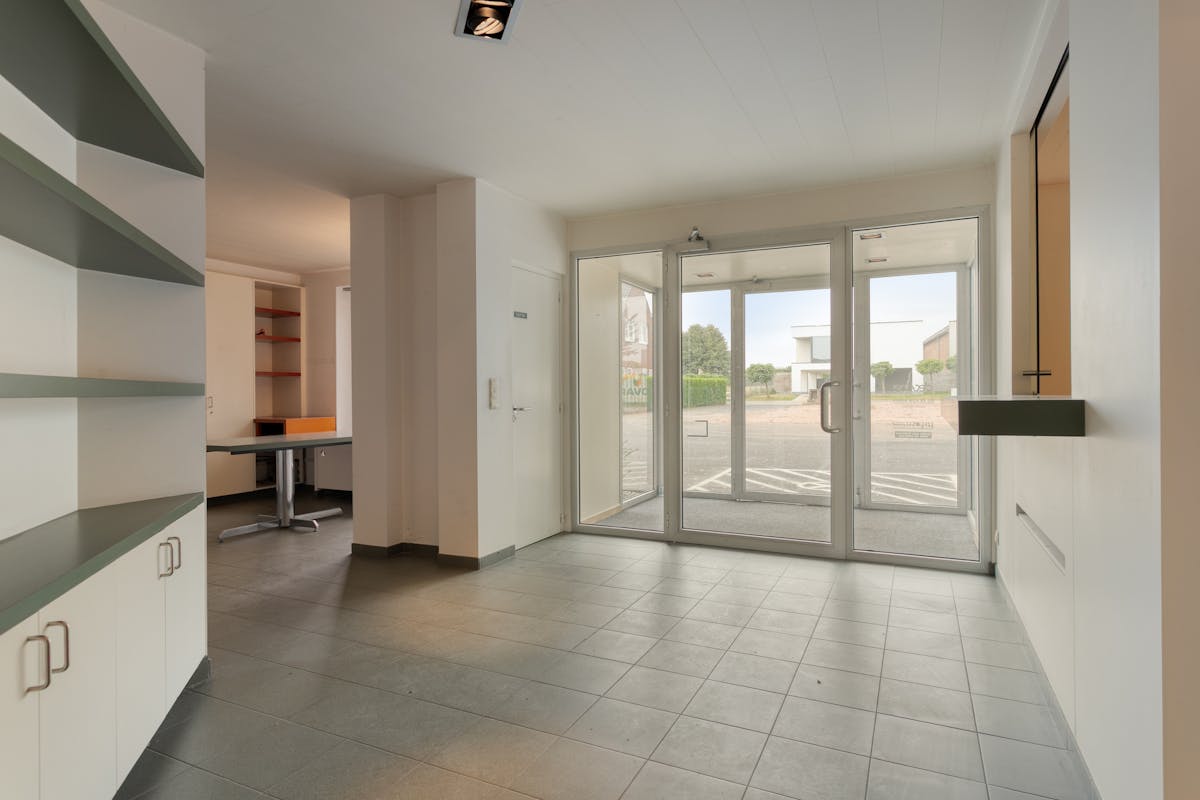 Entrepôt avec bureau à vendre à Ooigem - photo 2