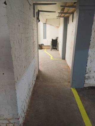 Dubbele - Grote garageplaats voor 1 auto en 5 aparte plaatsen voor (bak)fiets, moto, fietsen enz... of 2 auto's en 4 aparte plaatsen.Oppervlakte 54...