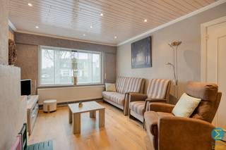 IN OPTIE! Deze uitstekend onderhouden woning bevindt zich aan de rand van het centrum en beschikt over o.a. drie slaapkamers, een dubbele garage,...