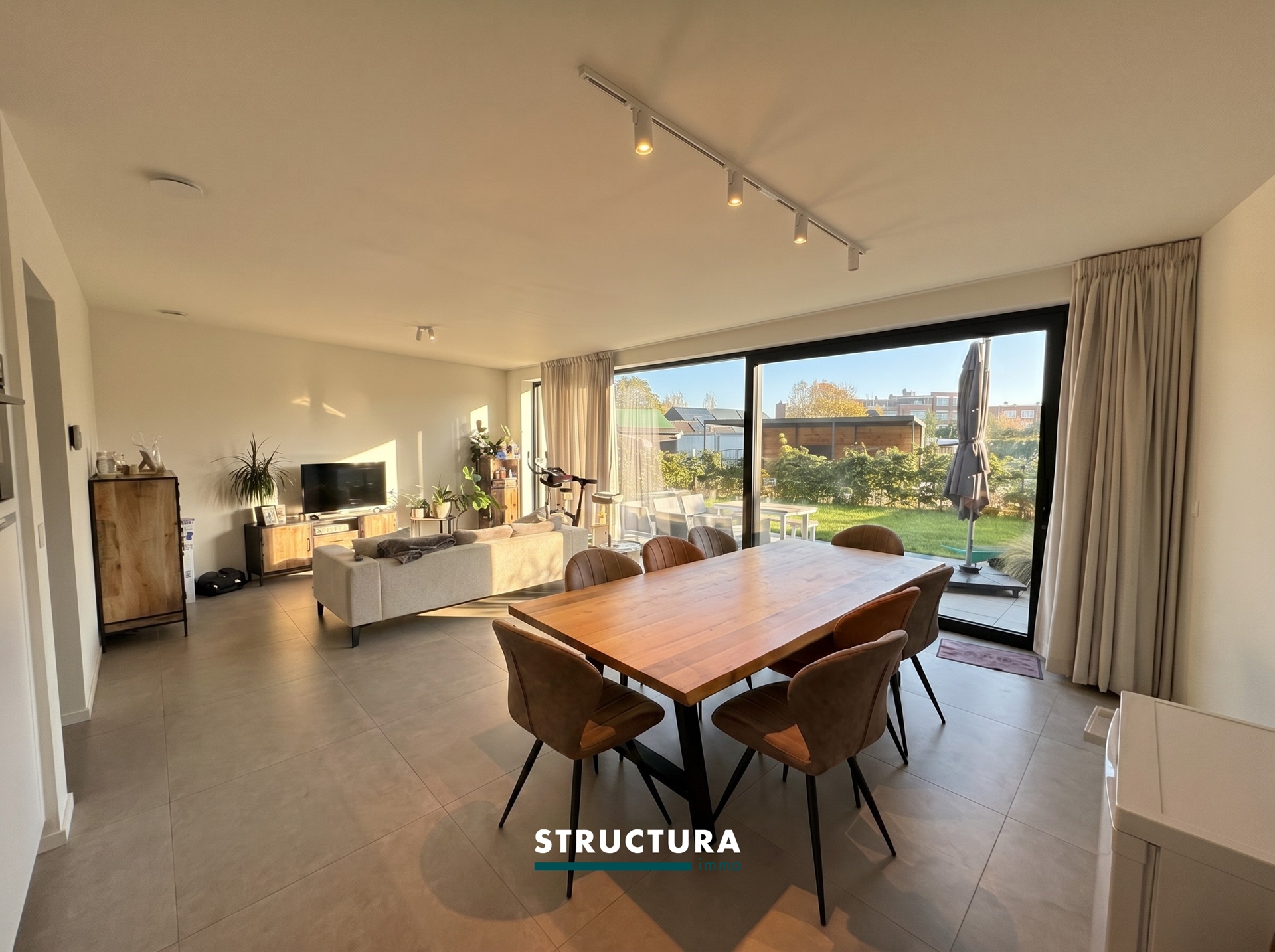 Gelijksvloer appartement met tuin en staanplaats  - foto 3