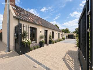 <strong>PLUSPUNTEN:</strong><br />+ perceeloppervlakte: 1930 m²<br />+ bewoonbare oppervlakte: 157 m²<br />+ 3 slaapkamers<br />+ werkhuisje met aparte inkom<br />+ dubbele garage<br />+ prachtig ruim perceel<br />+ authentieke uitstraling<br />+ volledig omheind<br />+ afgesloten met automatische poort<br />+ Mijn Verbouwlening mogelijk*<br /><br /><strong>ALGEMEEN:</strong><br />Bent u op zoek naar een woning met karakter, ruimte en tal van mogelijkheden? Dan is deze charmante gezinswoning aan de Weg naar As 65 in Opglabbeek absoluut een bezoek waard. Gelegen op een uitzonderlijk ruim en volledig omheind perceel van maar liefst 1.930 m² combineert deze eigendom een authentieke uitstraling met een praktische indeling en diverse bijgebouwen.<br /><br />De woning beschikt over een bewoonbare oppervlakte van 157 m² en omvat een inkomhal, een gezellige woonkamer, een eetkamer, een functionele keuken, een badkamer, een wasberging en drie volwaardige slaapkamers. Dankzij de extra zitruimte en bergingen geniet u bovendien van alle comfort en flexibiliteit die een gezin nodig heeft.<br /><br />Een absolute troef van deze eigendom is het aparte werkhuis met eigen inkom, ideaal voor zelfstandigen, hobbyisten of wie op zoek is naar extra opslag- of werkruimte. Daarnaast beschikt het pand over een dubbele garage en een tuinberging, waardoor plaatsgebrek hier geen enkel probleem vormt.<br />Buiten geniet u van een prachtige tuin met een overvloed aan privacy en mogelijkheden. Het volledig afgesloten terrein met automatische toegangspoort zorgt voor extra veiligheid en comfort. Kinderen kunnen er zorgeloos spelen terwijl tuinliefhebbers alle ruimte hebben om hun dromen waar te maken.<br /><br />De woning is gelegen langs de verbindingsweg tussen Opglabbeek en As, met een vlotte bereikbaarheid naar omliggende gemeenten, scholen, winkels en recreatiemogelijkheden. Op korte afstand bevinden zich uitgestrekte natuurgebieden, fiets- en wandelroutes, waardoor u dagelijks kunt genieten van de rust en het groene karakter waarvoor de regio zo geliefd is.<br /><br />Deze eigendom biedt een unieke combinatie van wonen, werken en genieten van ruimte in een groene omgeving. Een ideale opportuniteit voor gezinnen, zelfstandigen of investeerders die op zoek zijn naar een pand met potentieel en karakter.<br /><br /><strong>RENOVATIEPOTENTIEEL:</strong><br />De woning heeft EPC-label E en valt onder de renovatieplicht. Afhankelijk van de inkomenscategorie en de geplande renovatiewerken kan de koper mogelijk gebruikmaken van de <u>Vlaamse Mijn VerbouwPremie.</u><br /><br />https://www.vlaanderen.be/bouwen-wonen-en-energie/lenen-voor-een-woning/mijn-verbouwlening?utm_source=chatgpt.com<br /><br /><strong>INDELING:</strong><br />+0: inkomhal, eetkamer, woonkamer, keuken, badkamer, wasberging, 3 slaapkamers, zitplaats, berging, dubbele garage, tuinberging, werkhuis<br /><br /><strong>FINANCIERING:</strong><br />Een succesvolle vastgoedtransactie begint met een goede voorbereiding. Wij adviseren kandidaat-kopers om hun financiële mogelijkheden tijdig in kaart te brengen, zodat zij met de nodige zekerheid en vertrouwen kunnen handelen wanneer de juiste opportuniteit zich aandient.<br /><br /><strong>VERKOPEN OF VERHUREN MET EEN STRATEGISCHE AANPAK?</strong><br />Dankzij het vertrouwen van onze klanten en onze sterke marktpositie zijn wij voortdurend op zoek naar kwalitatieve eigendommen. Overweegt u te verkopen of te verhuren? Ontdek vrijblijvend onze persoonlijke aanpak en hoe wij uw eigendom optimaal positioneren om de juiste doelgroep te bereiken.<br /><br /><strong>ALS EERSTE OP DE HOOGTE VAN NIEUW AANBOD:</strong><br />De beste eigendommen worden vaak gevonden vóór ze breed beschikbaar zijn. Schrijf u vrijblijvend in via onze website en ontvang nieuw aanbod dat aansluit bij uw wensen en zoekcriteria.<br /><br /><strong>UW VASTGOED, ONZE EXPERTISE:</strong><br />Elke eigendom verdient een persoonlijke strategie. Met een combinatie van marktkennis, professionele presentatie, actieve klantenbenadering en een sterk netwerk begeleiden wij onze klanten naar een succesvol resultaat.<br /><br /><strong>PERSOONLIJKE SERVICE, PROFESSIONELE BEGELEIDING:</strong><br />Een vastgoedbeslissing vraagt een doordachte aanpak. Ons ervaren team staat klaar om u persoonlijk te adviseren en te begeleiden bij elke stap. Contacteer ons via +32 89 87 03 67 of via info@immosign-plus.be.