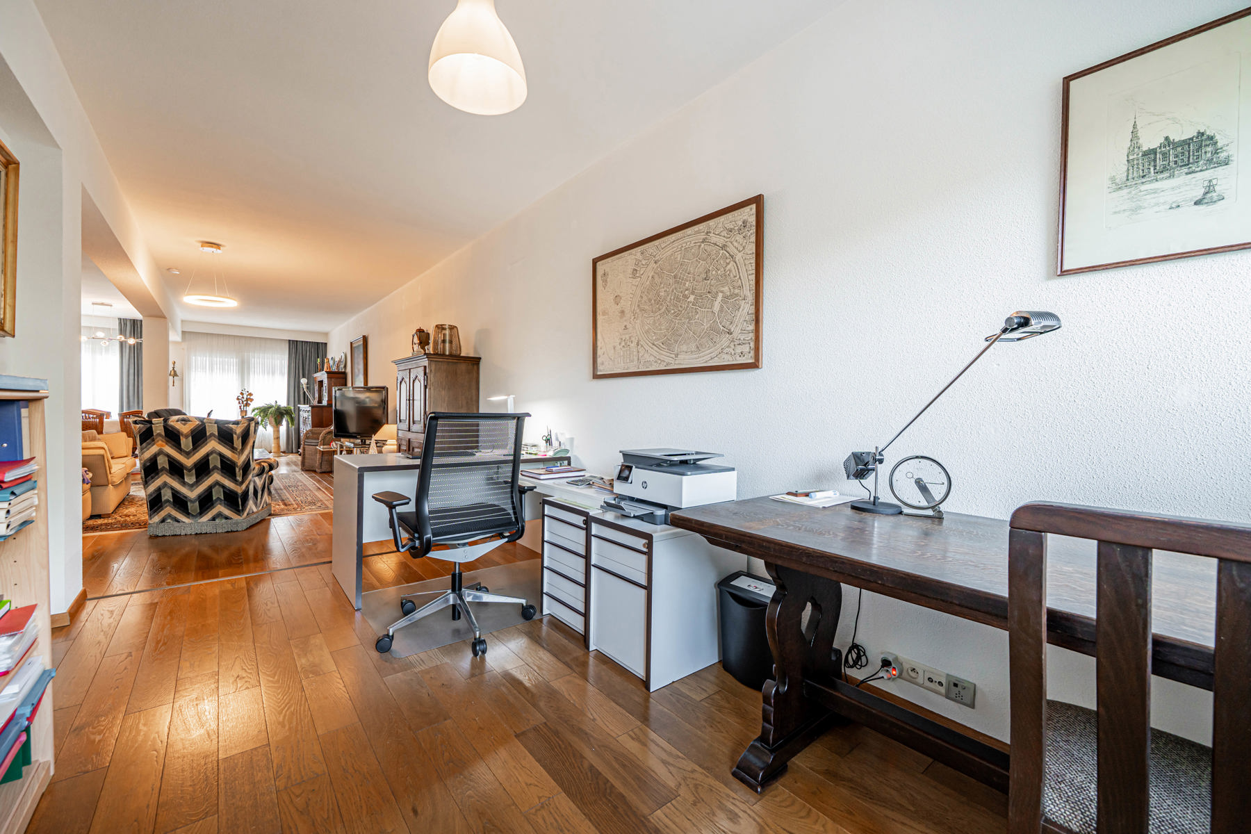 Ruim appartement met uitzonderlijk groot terras en parking midden in het centrum! - foto 5