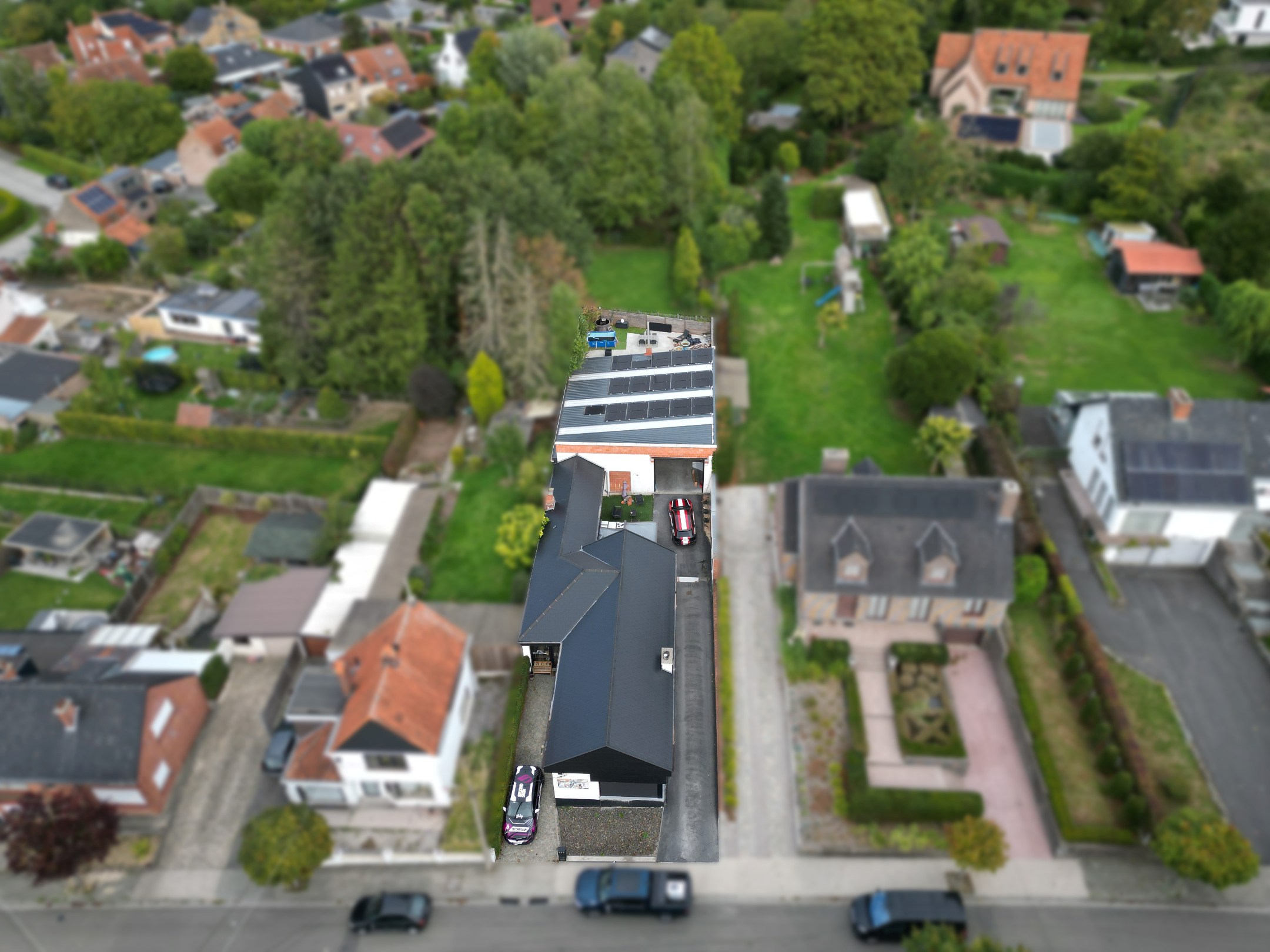 ALLEENSTAANDE GELIJKVLOERSE WONING MET MAGAZIJN EN COMMERCIELE RUIMTE - foto 1