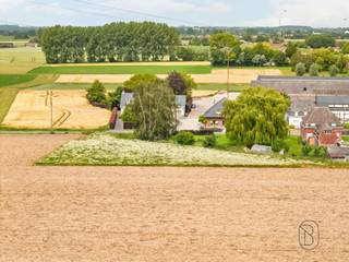 <p>Topgelegen bouwgrond van 2.030 m² te koop in Celles.<br />Op zoek naar een ruime bouwgrond in een landelijke en groene omgeving? Deze bouwgrond van 2.030 m², gelegen in het charmante Celles, biedt tal van mogelijkheden voor de realisatie van uw woonproject.<br /><br />Interesse? Contacteer ons via info@immobeguin.be</p>