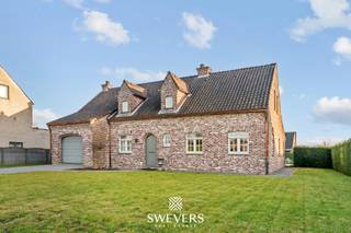 Voor meer info en foto’s, surf naar www.swevers.be – In een rustige woonwijk in Houthalen vind je deze vrijstaande woning met een...