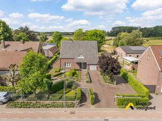 Ontdek deze prachtige luxe woning, gelegen op een uitzonderlijk groot perceel van 2.114 M² in een groene en rustige omgeving, grenzend aan...