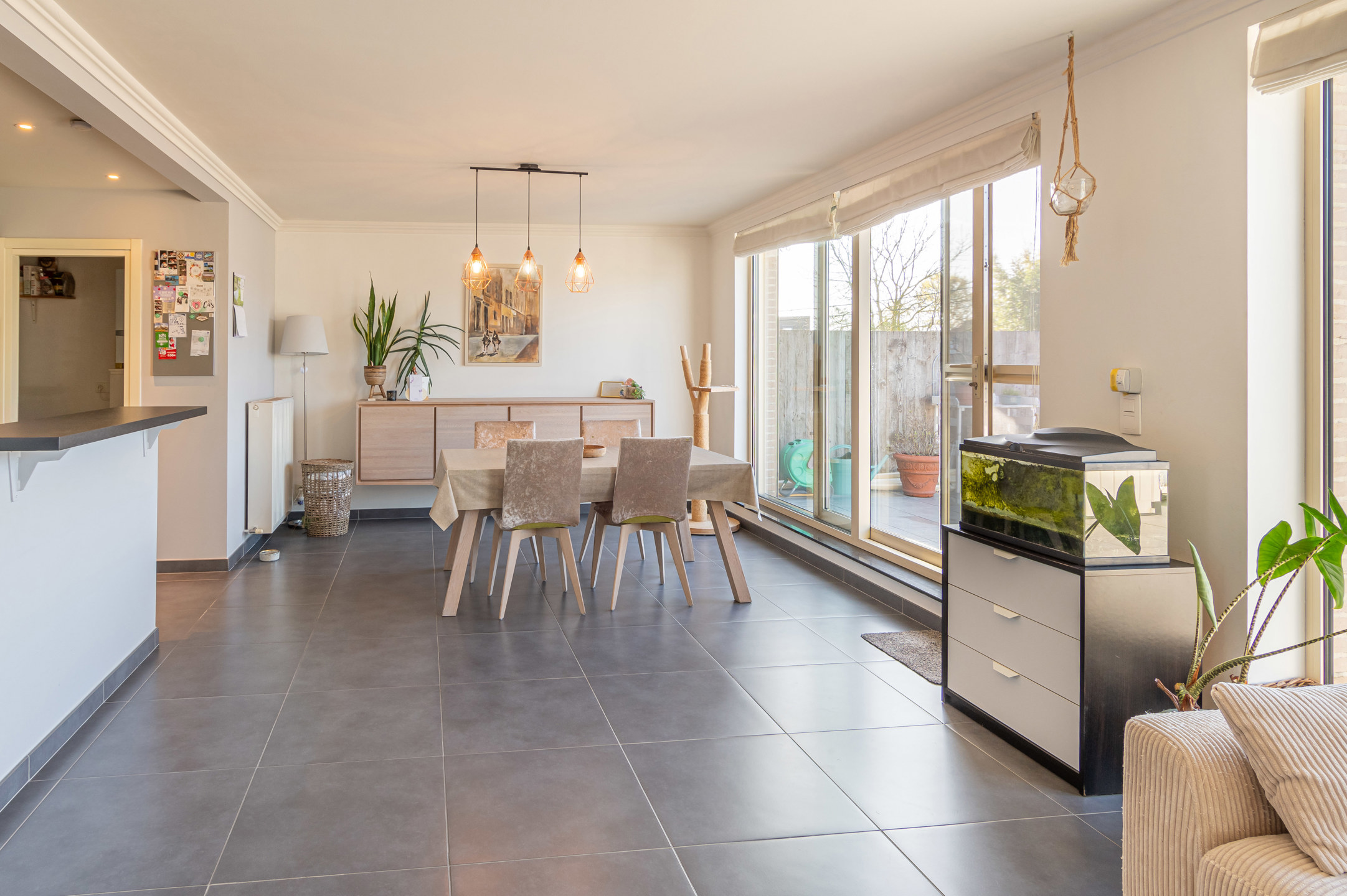 Ruim instapklaar 3 slaapkamer appartement met groot terras - foto 2