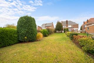 Te koop: ruime halfopen woning met 4 slaapkamers en prachtige tuin in AsperIn Asper ontdek je op een centrale, maar rustige ligging deze degelijk...